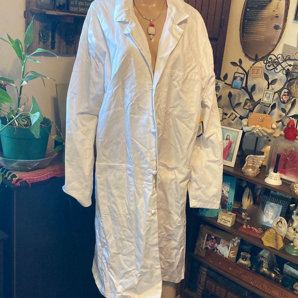 Wonder Lab white coat . NWOT